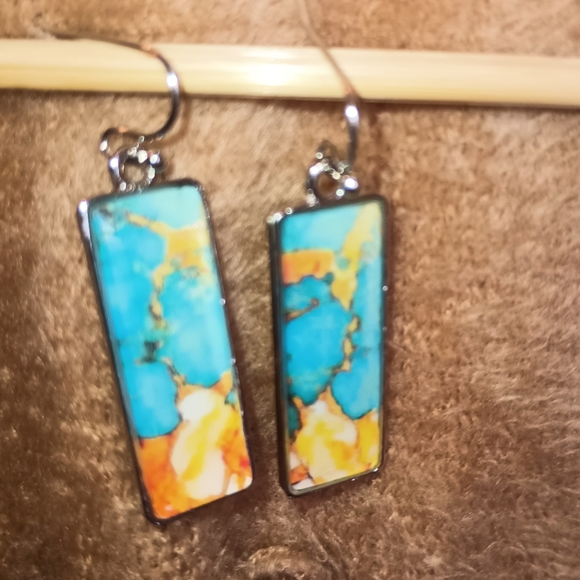 Vintage Style Dangle Earrings - Picture 3 of 6